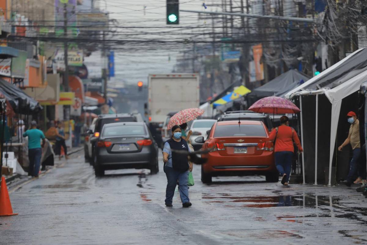 Lluvias con actividad eléctrica se registran este jueves en varias regiones de Honduras