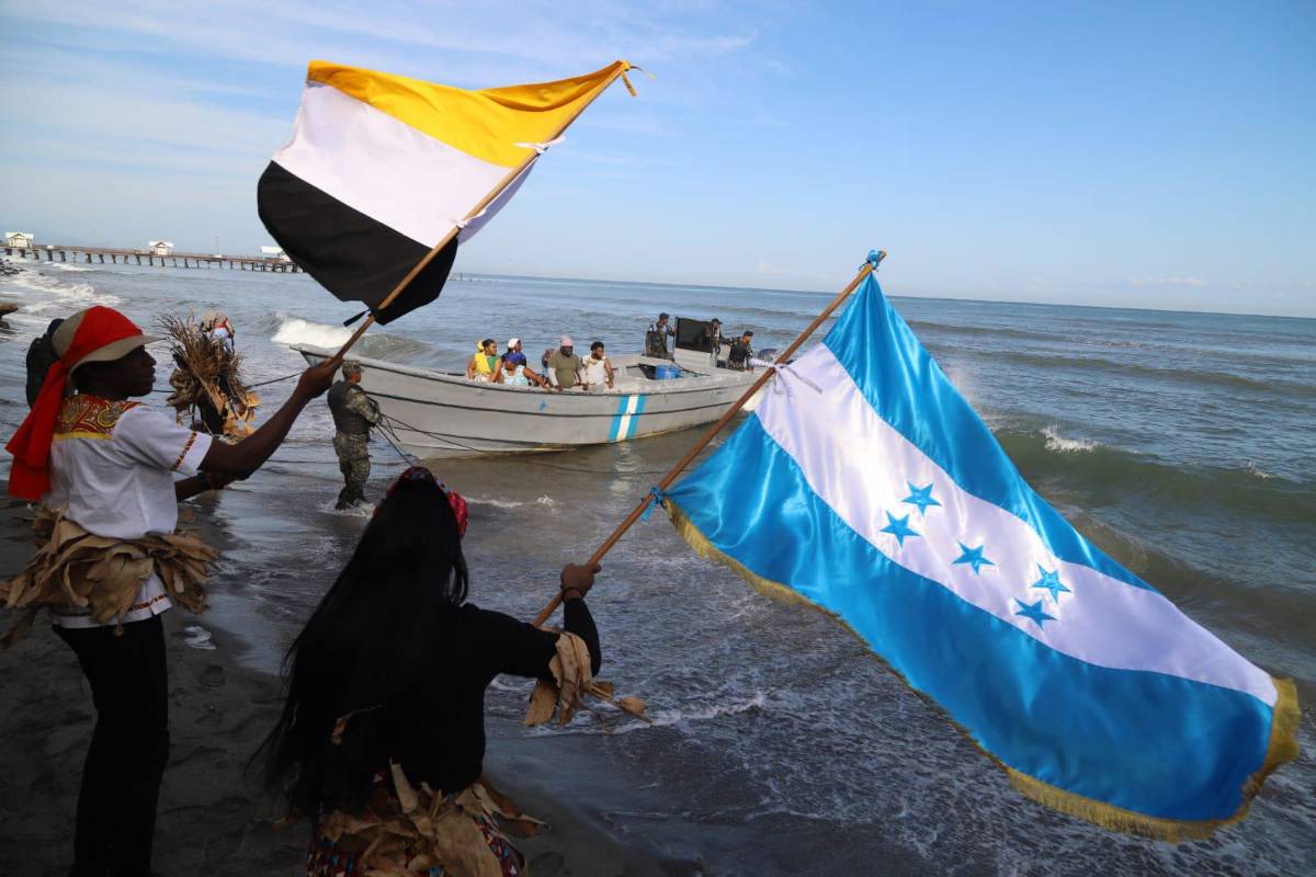 Imágenes: garífunas recrean su llegada a Honduras hace 228 años