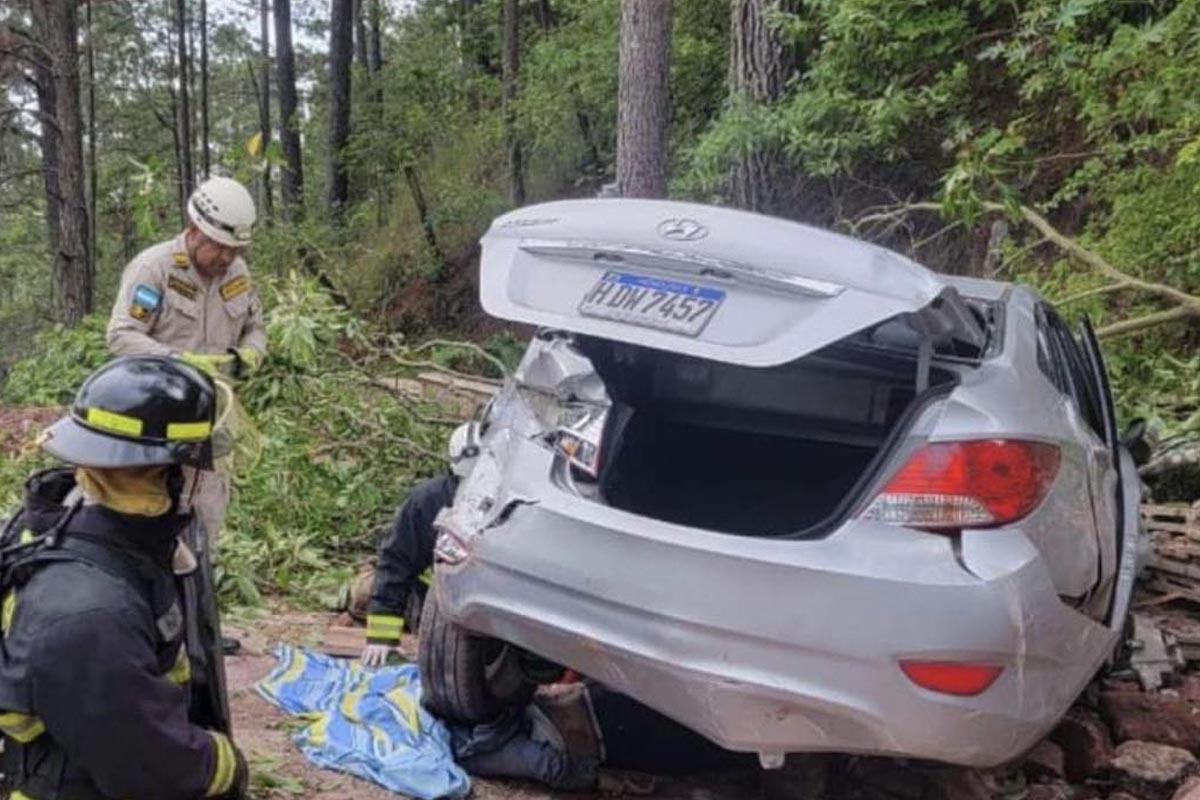 El conductor del otro vehículo solo reporta daños materiales.