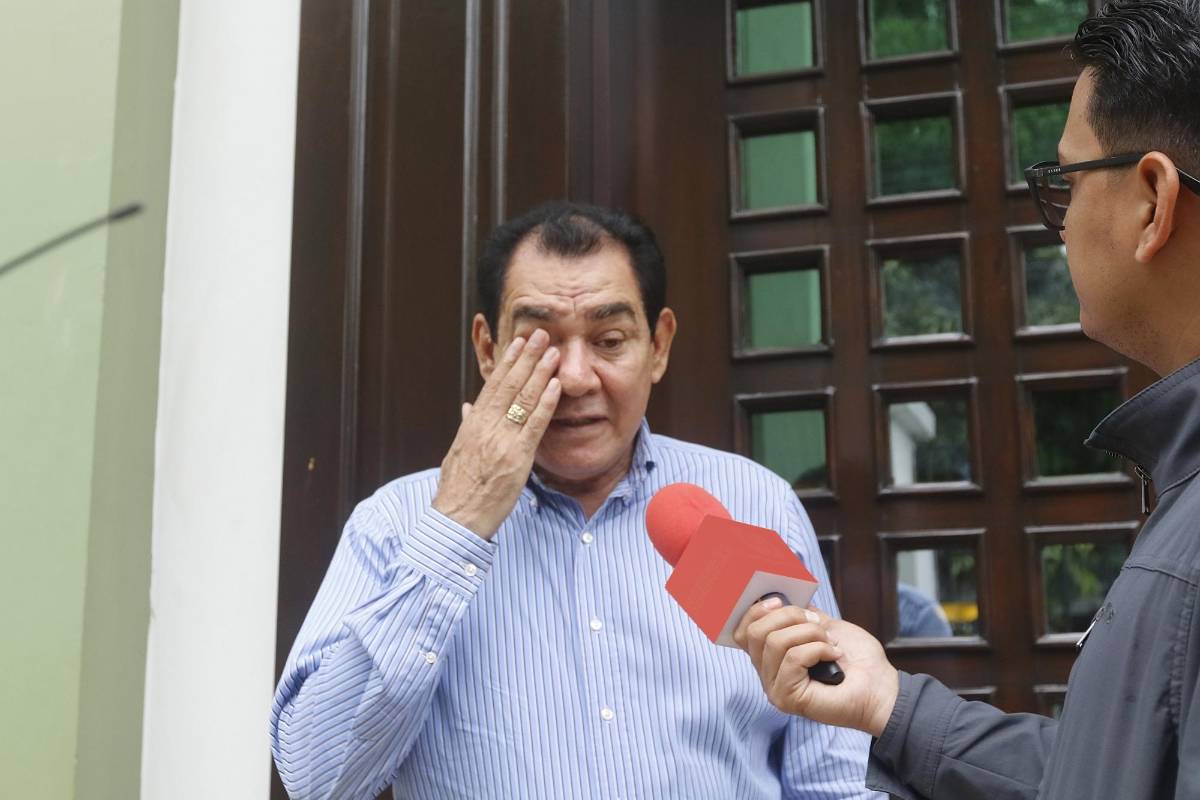 Adrián Alcides Valladares, de radio Internacional, se conmovió al recordar a Carlitos Peraza Jr.