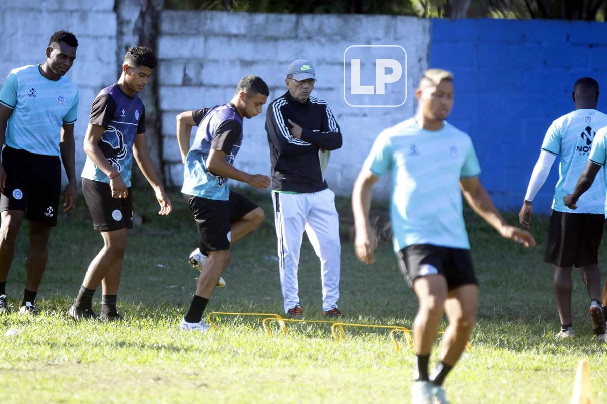 Salomón Nazar vigila muy de cerca los entrenamientos de sus jugadores.