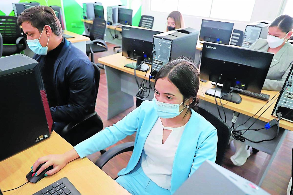 UTH lanza “Prográmate”, iniciativa que formará a jóvenes en programación