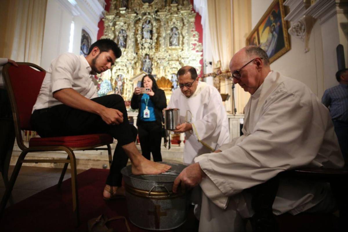 Jueves Santo: fieles recrean el gesto de humildad de Jesús en el lavatorio de los pies
