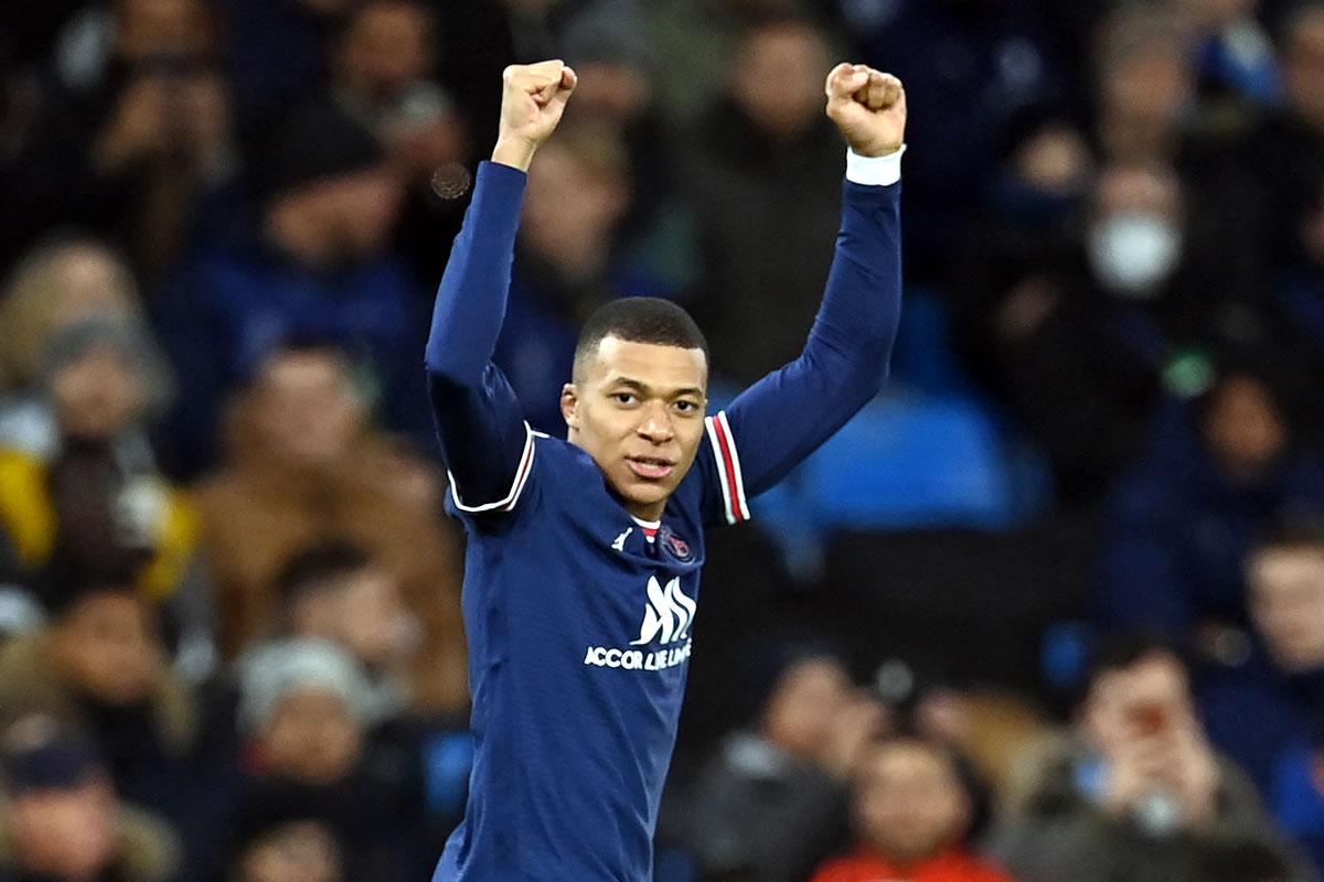 Mbappé celebrando su gol en el Ethiad Stadium.