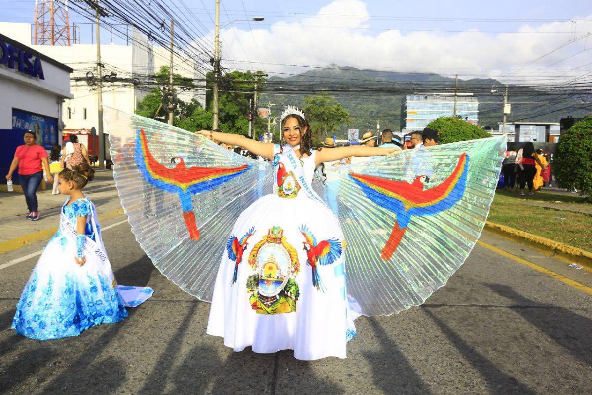 Civismo y amor por Honduras en desfile de escuelas en San Pedro Sula