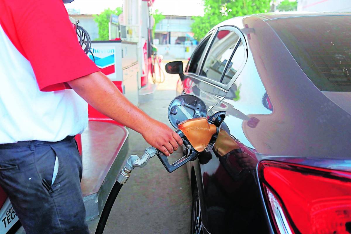 Entregan pliego de propuestas para ahorro ante precios de combustibles