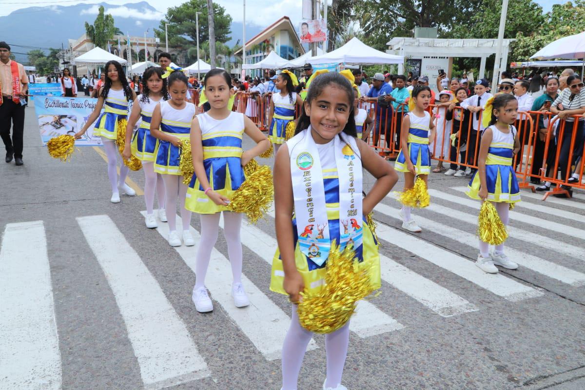 Desfiles patrios 2025: tradición y patriotismo resaltan en La Ceiba