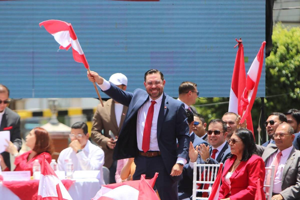 Juramentan a Jorge Cálix en el Partido Liberal