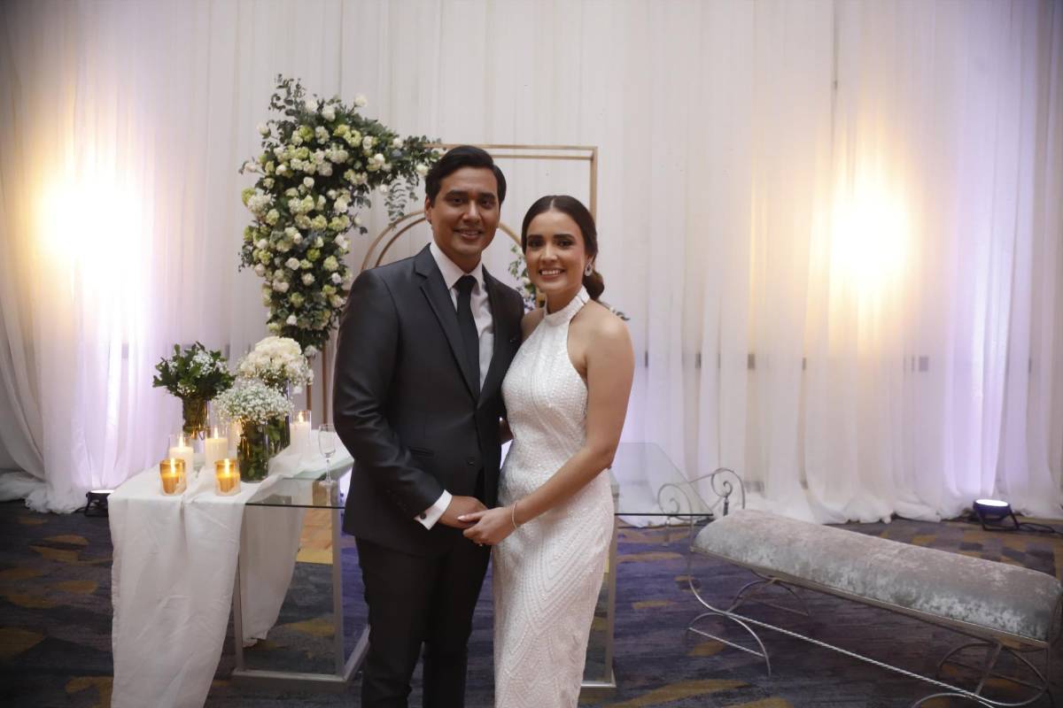 Daniel Ochoa y Gabriela Muñoz celebran su boda civil