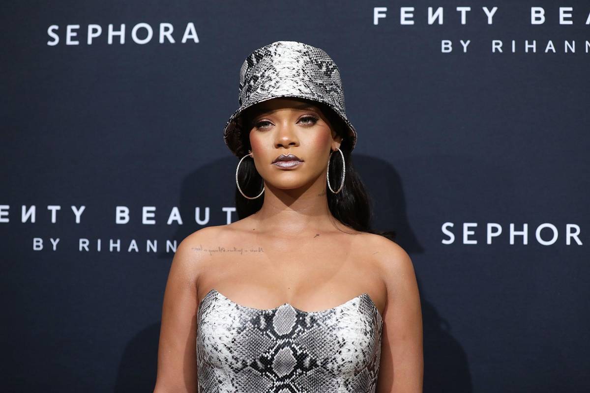 Rihanna muestra la carita de su hijo por primera vez