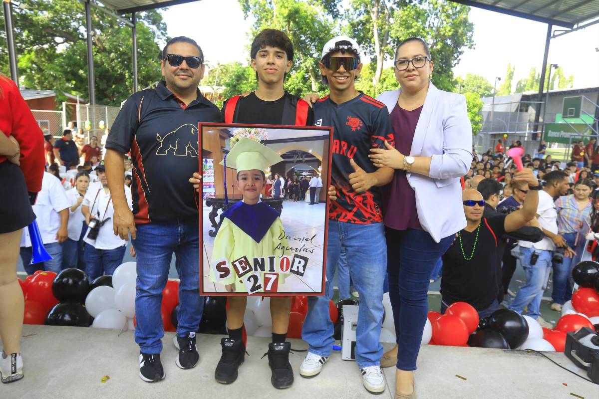 Así fue la alegre bienvenida de los Seniors 2027 de Happy New Dawn