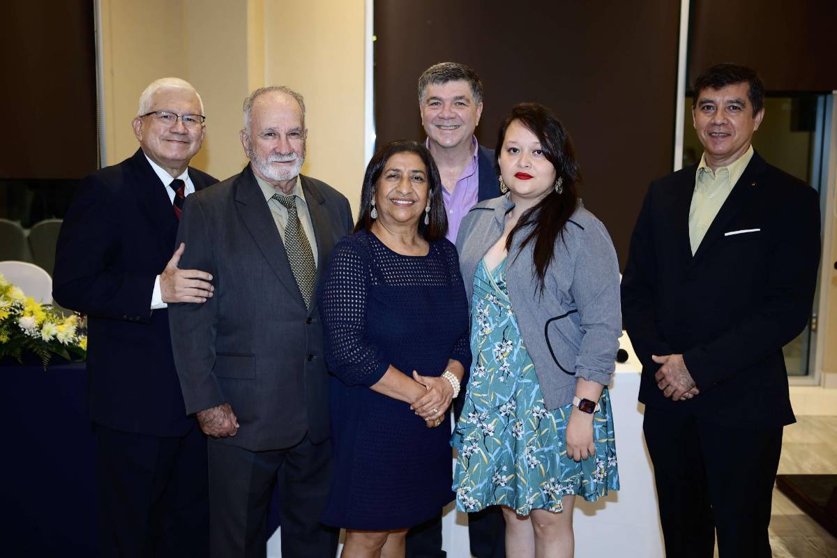 Asociación Médica Sampedrana condecora a médicos en SPS