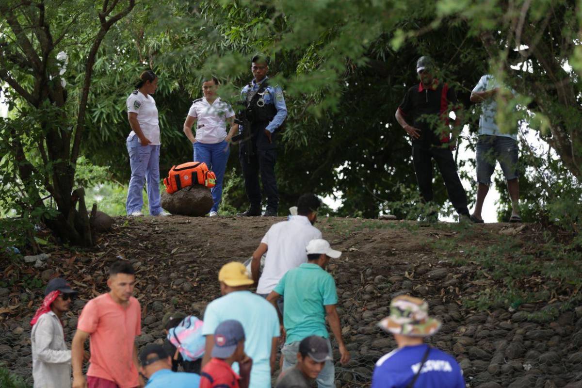 Miles de familias incomunicadas por lluvias del huracán Erick categoría 3