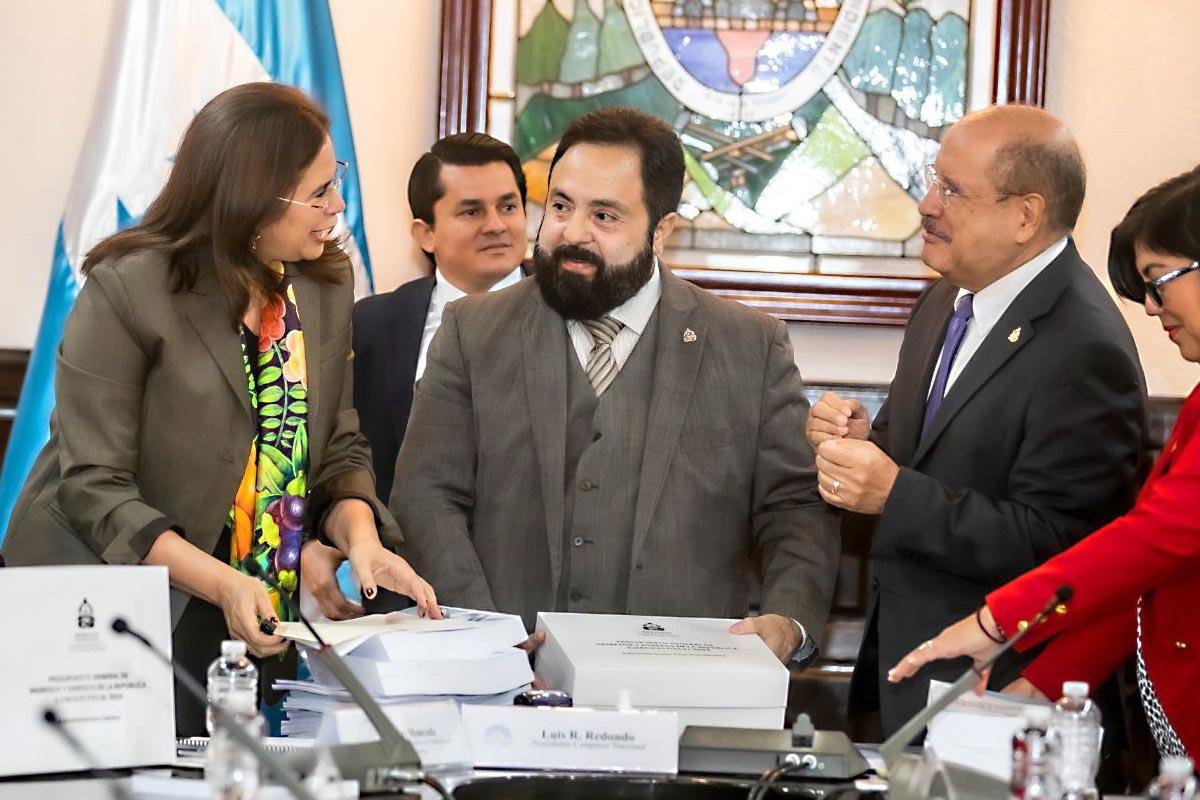 Llega al Congreso Nacional proyecto de Presupuesto General 2024