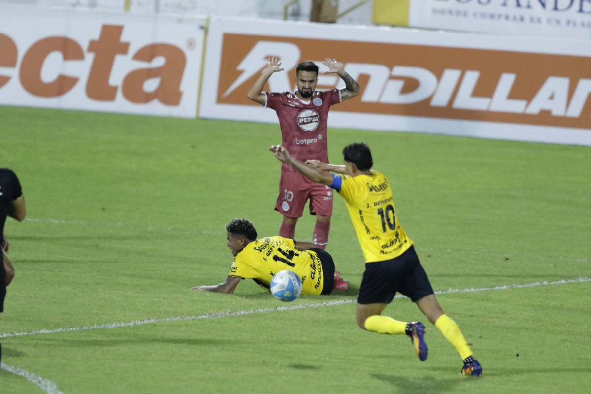 Decepción en Real España, lágrimas y temor por caos tras eliminación vs Motagua