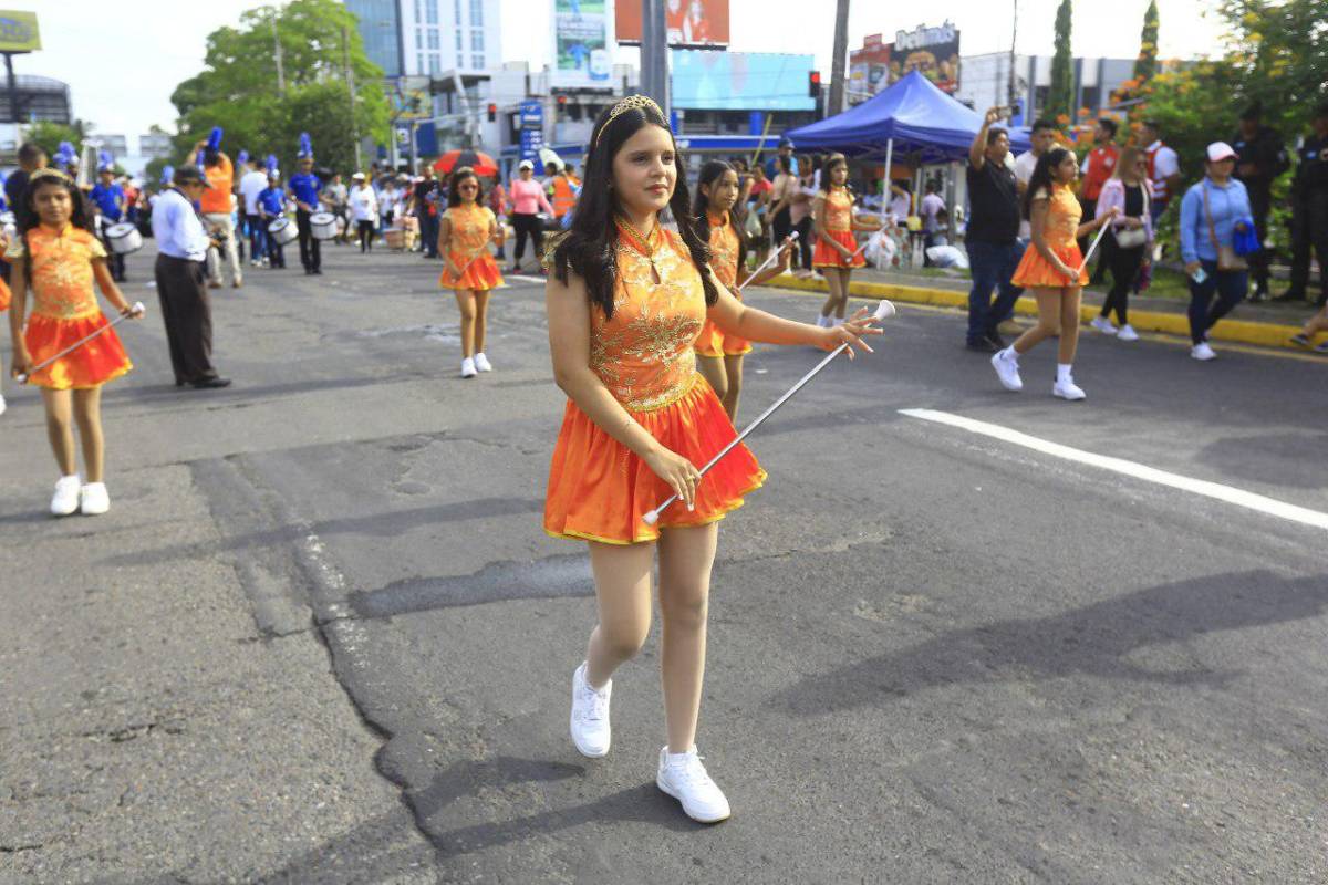Civismo y amor por Honduras en desfile de escuelas en San Pedro Sula