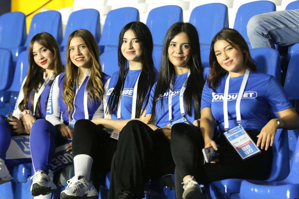 Honduras - Surinam: Mundialista aparece, lo que pasó tras beso y descubren a la chica de verde