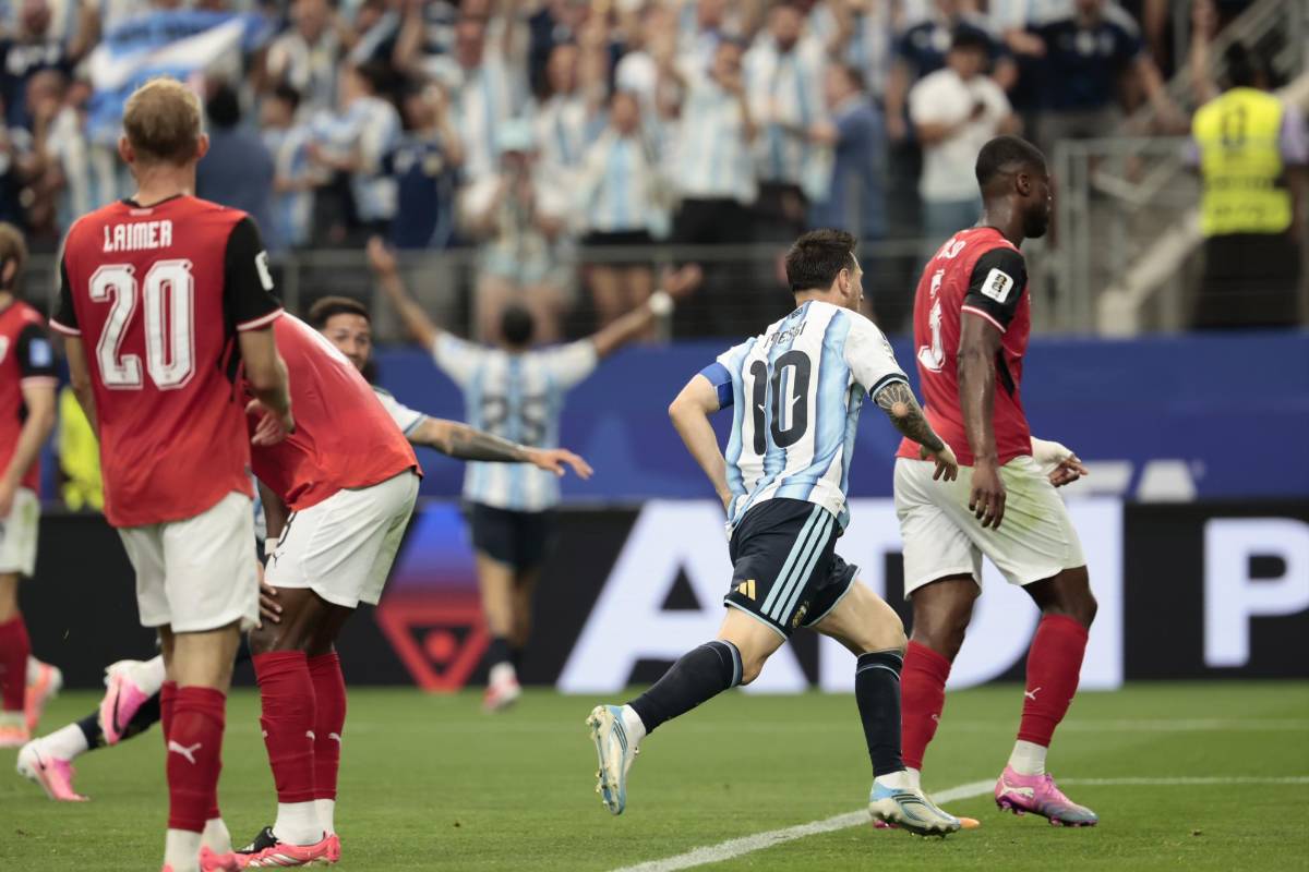 Messi hace historia, beso de Shakira, hondureña sorprende y mala noticia en Argentina