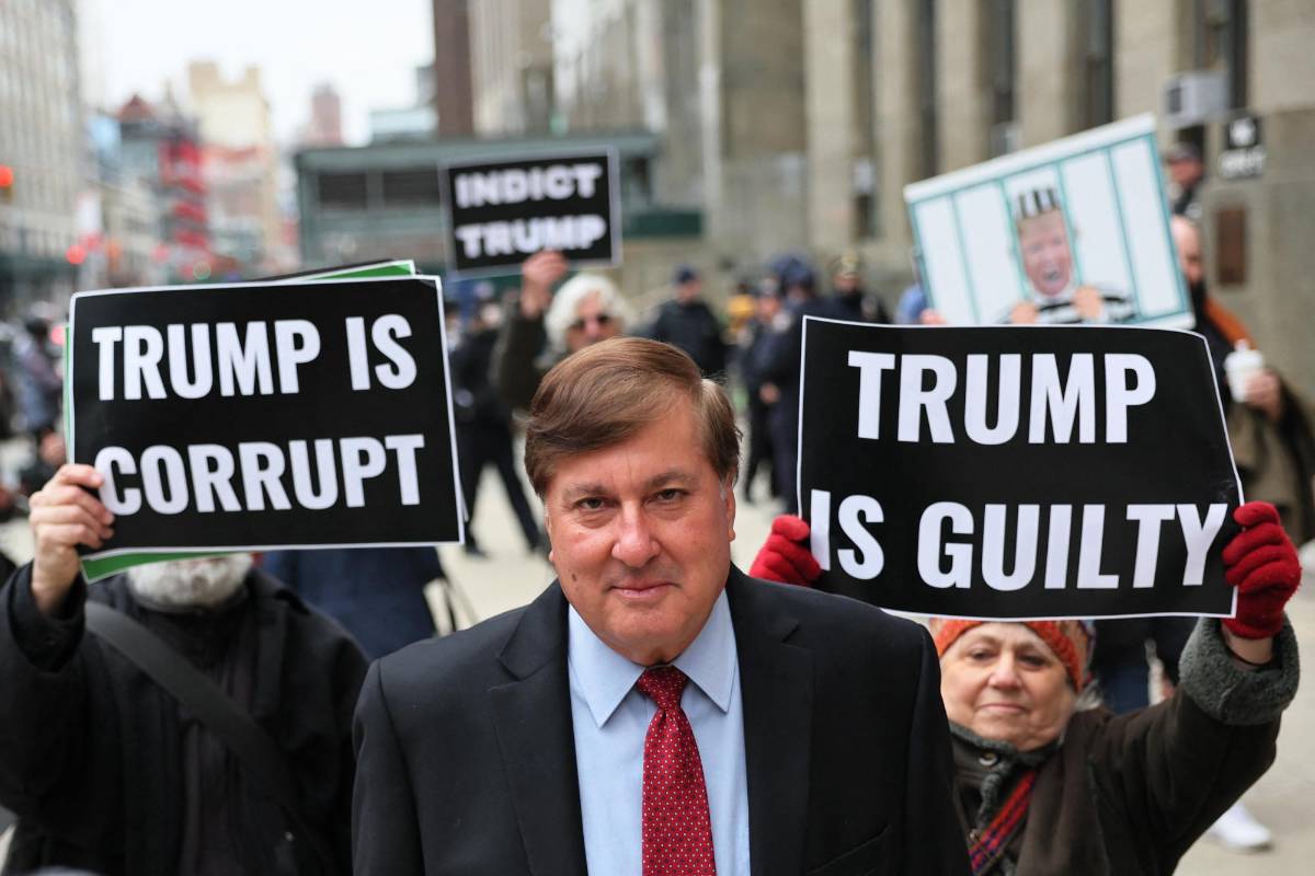 Exjefe financiero de la Organización Trump es condenado a 5 meses de cárcel