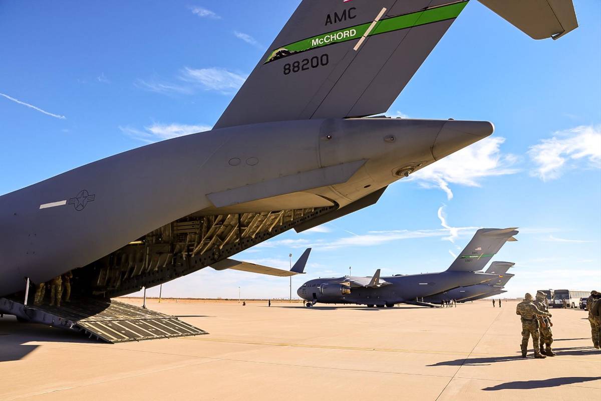 ”Lo peor de lo peor”: EEUU envía los primeros migrantes detenidos a Guantánamo