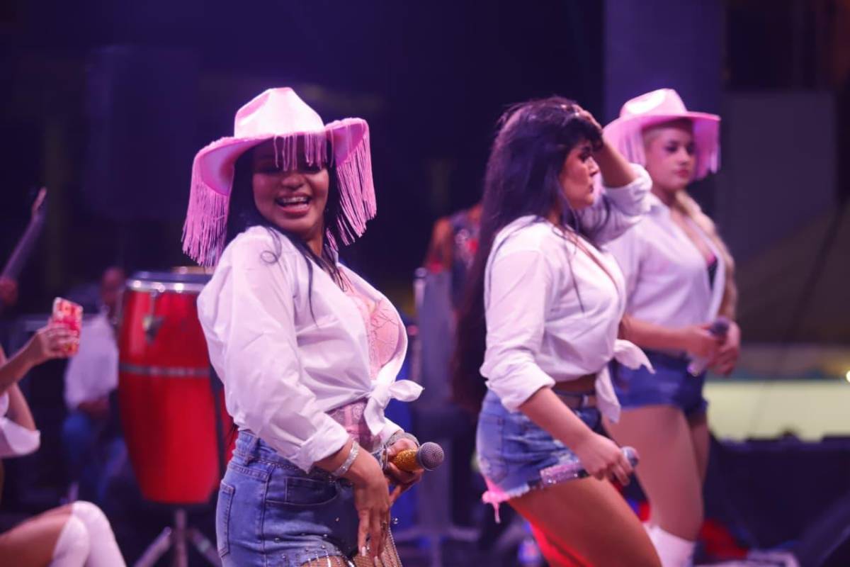 Chicas Roland brillan en la Feria Juniana 2026 del Campo Agas