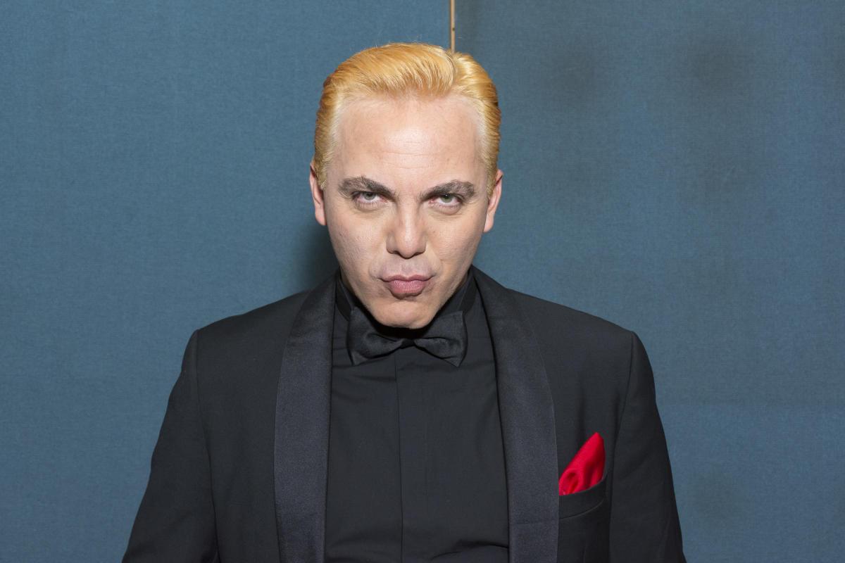 FOTO: Cristian Castro cambia de “look” y lo comparan con personaje de “Beetlejuice”