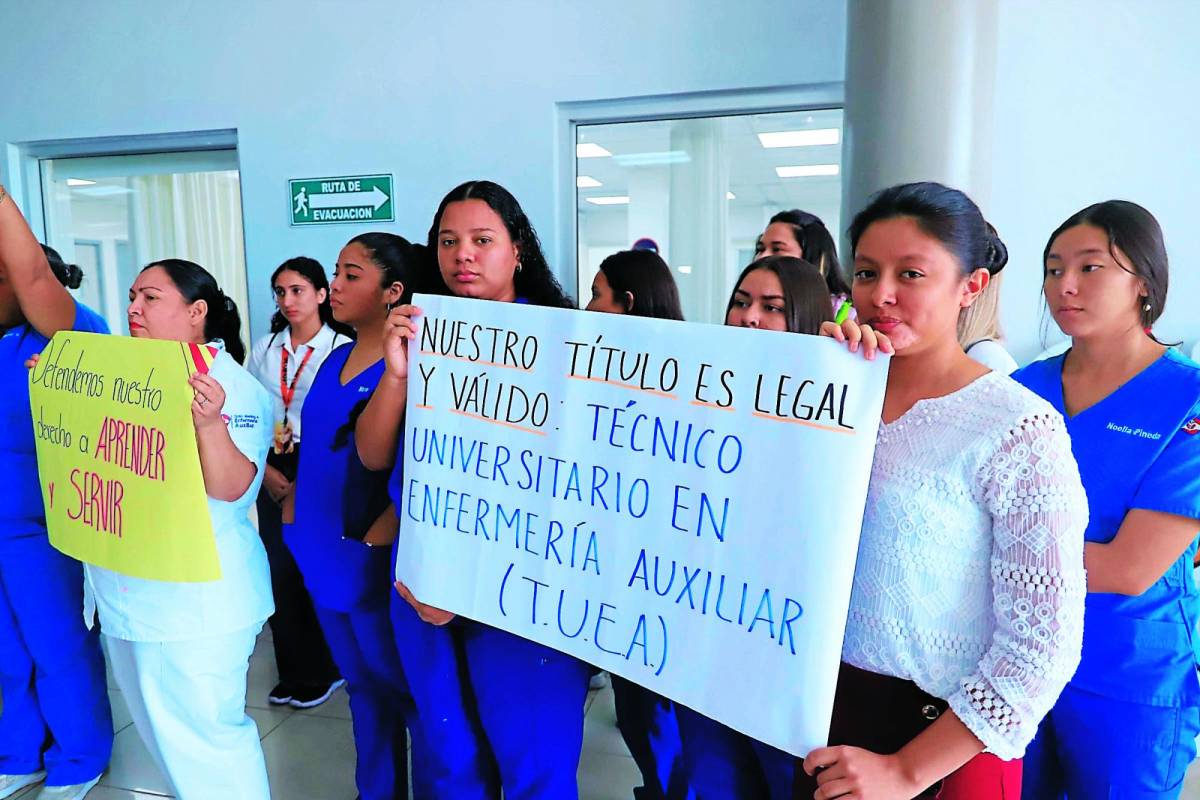 Estudiantes de técnico en enfermería piden diálogo al Gobierno