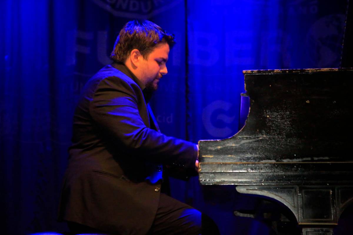 El pianista José Nieto da brillante concierto en San Pedro Sula