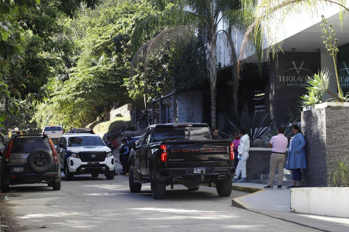 Policía reconstruye hechos en la calle donde mataron a María Fernanda