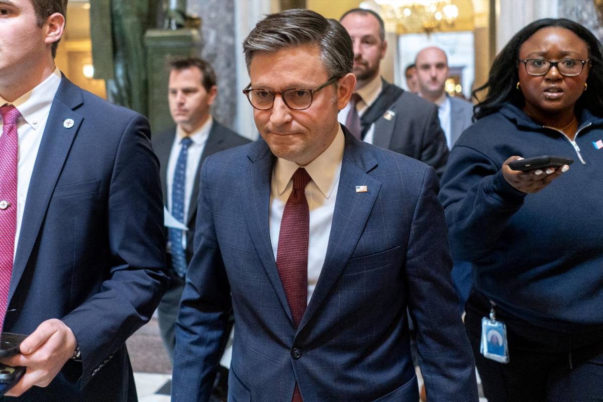 Republicanos radicales piden destituir al presidente del Congreso por aprobar ayuda a Ucrania