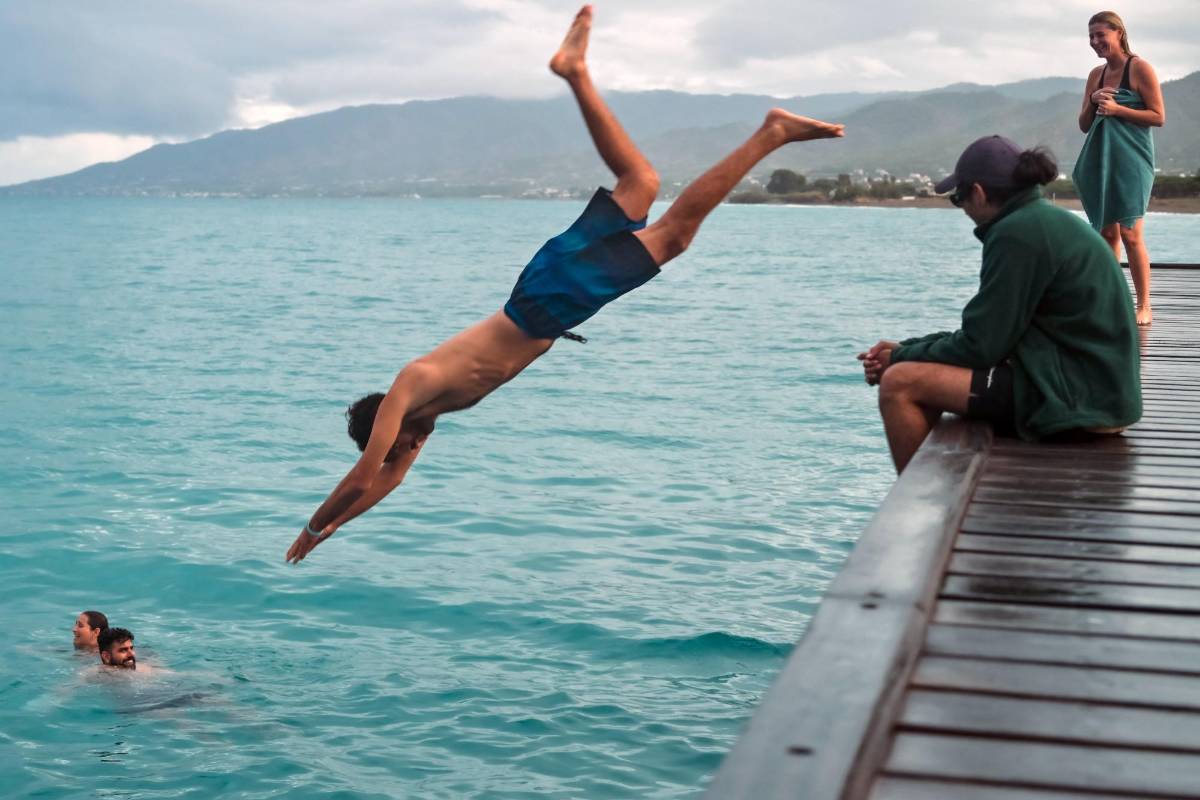 Unos 200 jóvenes israelíes viajaron a Chipre tras incribirse en un programa para superar traumas por el atentado al festival de música.