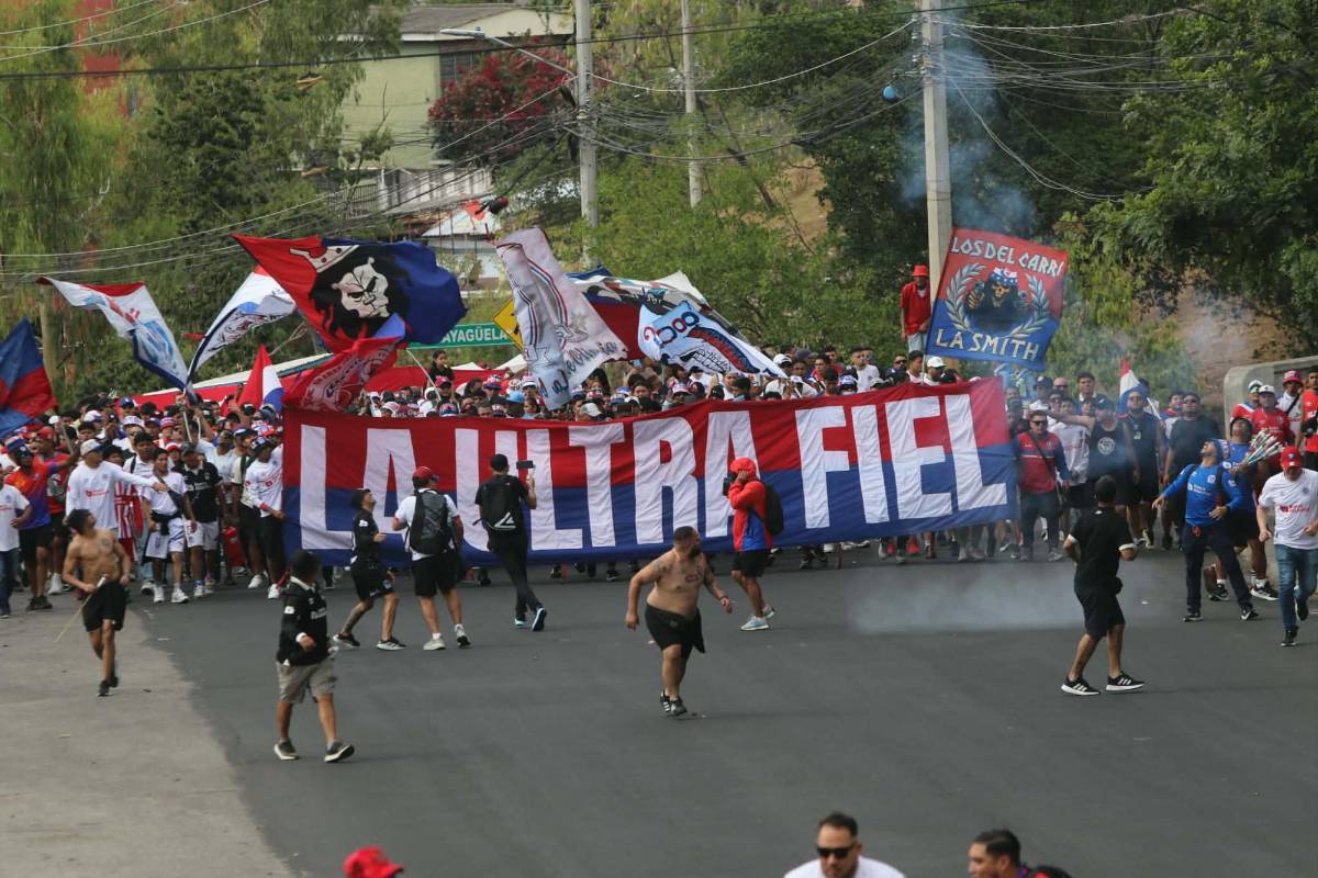 Olimpia-Motagua: Exgoleador aparece como Policía, susto y chica del 911 cautiva