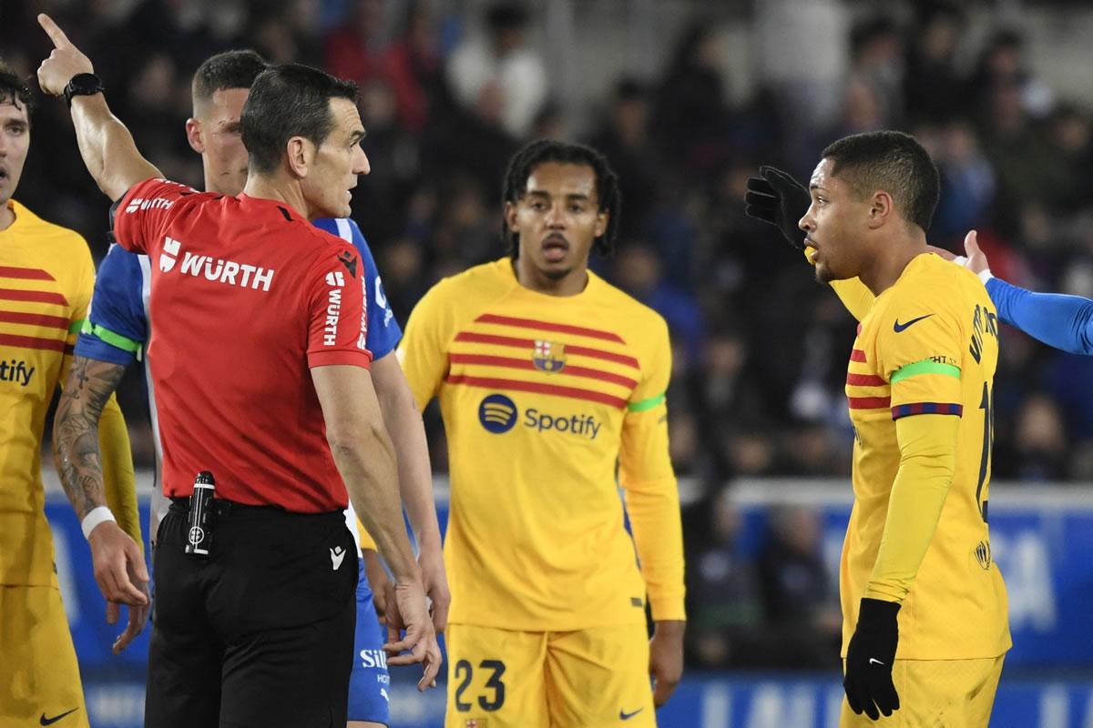 Pero Vitor Roque se fue expulsado al ver la segunda tarjeta amarilla.