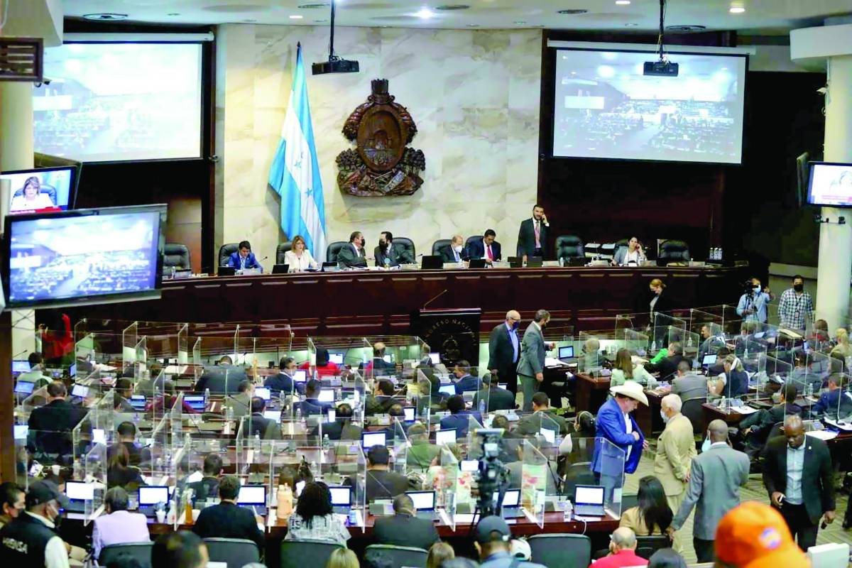 Micros y turismo, afectados por derogación de empleo por hora