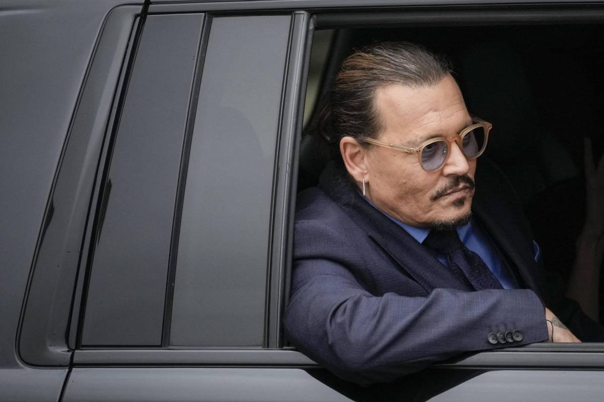 Johnny Depp dice que acusaciones de agresión por parte de Amber Heard son “una locura”