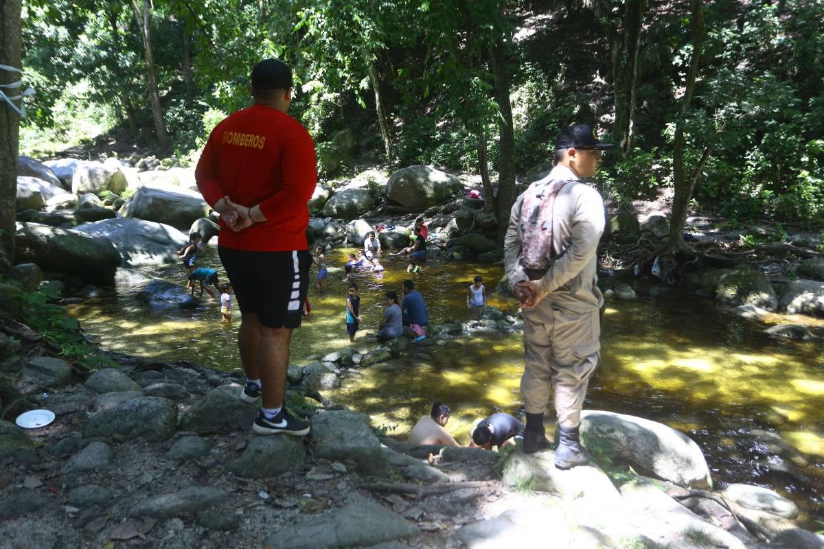 Bomberos mantienen presencia en los balnearios de San Pedro Sula