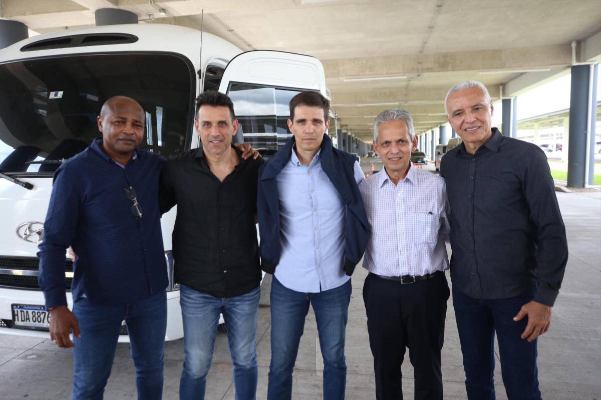 Reinaldo Rueda junto a todo su cuerpo técnico que estará en la selección hondureña.