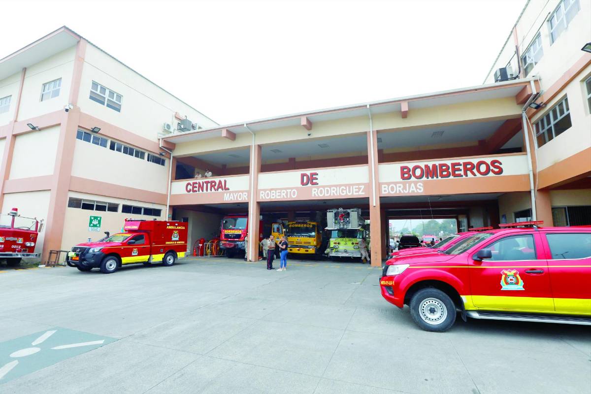 Solo 140 bomberos y estaciones sin carros contra incendios hay en SPS