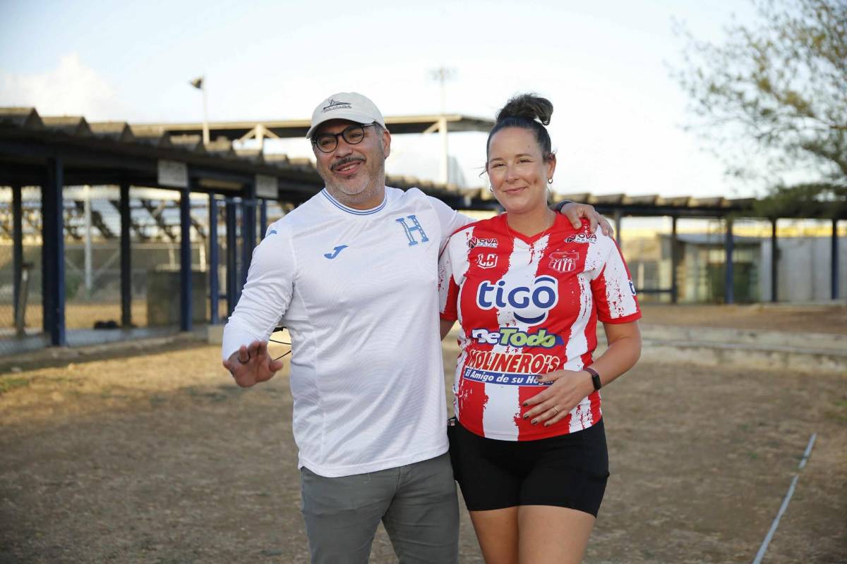 Redondo y su pareja presentes; bella catracha y mundialista en el Haití-Honduras