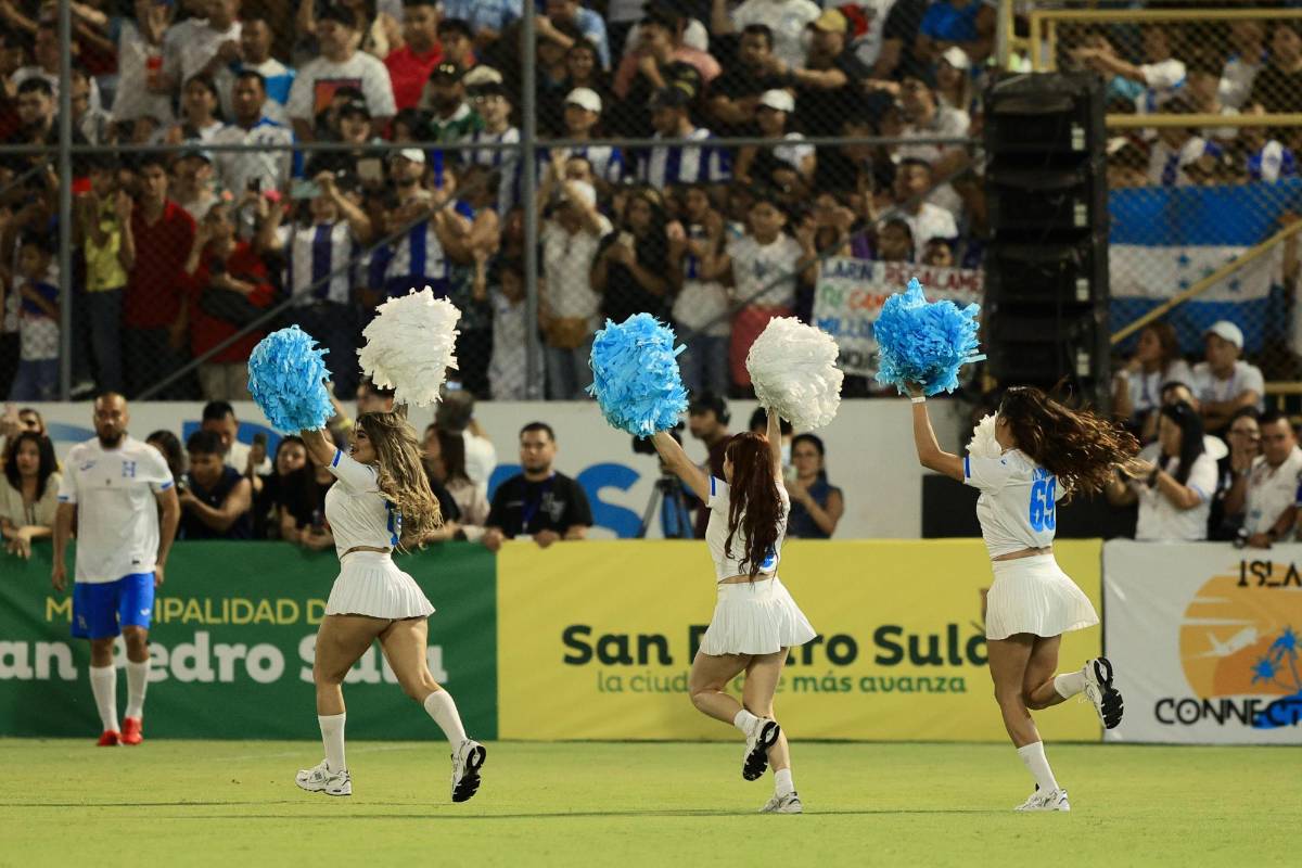 Sensuales y encantadoras pomponeras en La Gran Revancha