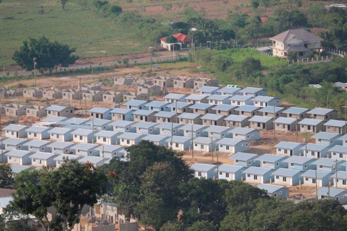 120 familias en La Reina ya tienen casa