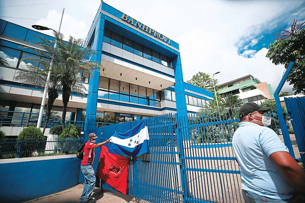 Titular de Banhprovi se receta aumento, ahora gana L239,000 mensuales