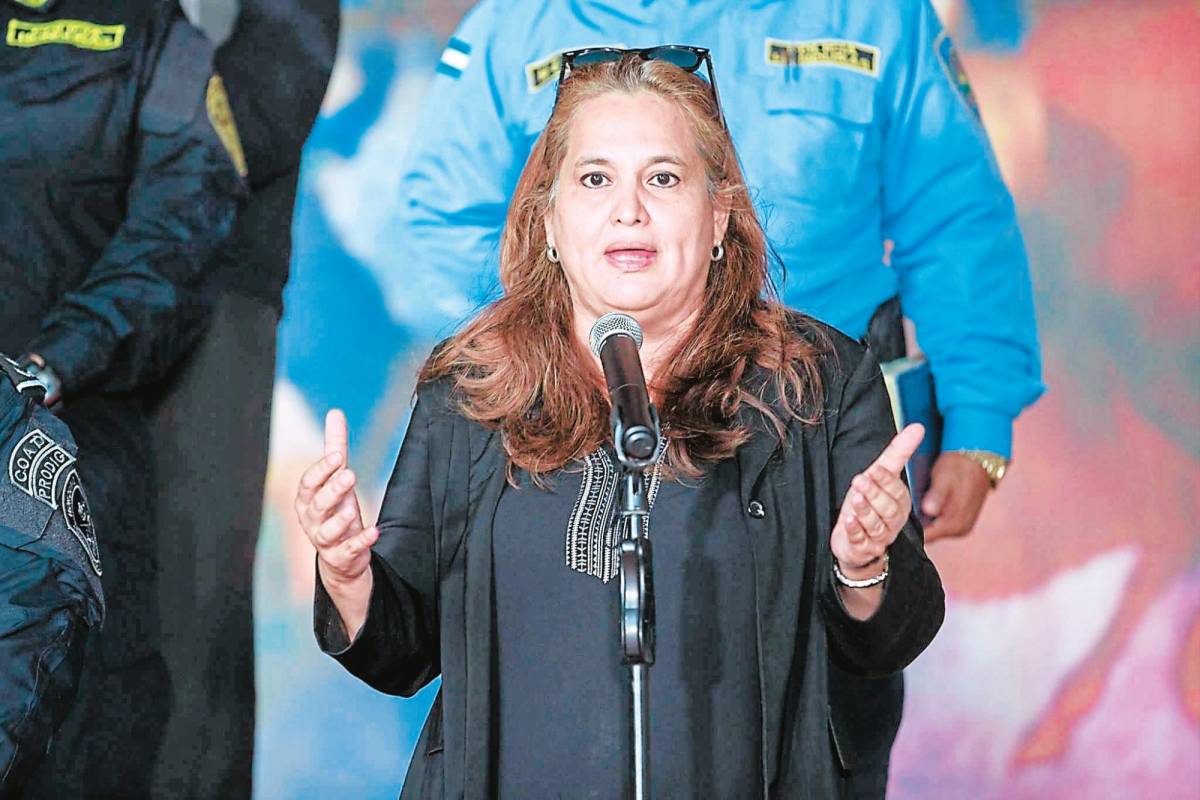 Dudan de que Julissa Villanueva resuelva crisis en centros penales