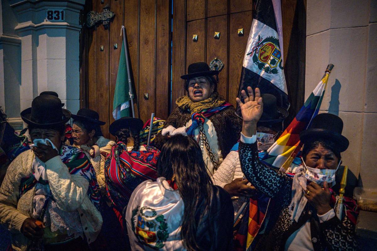 Un muerto y decenas de heridos en violentas protestas contra el Gobierno de Perú