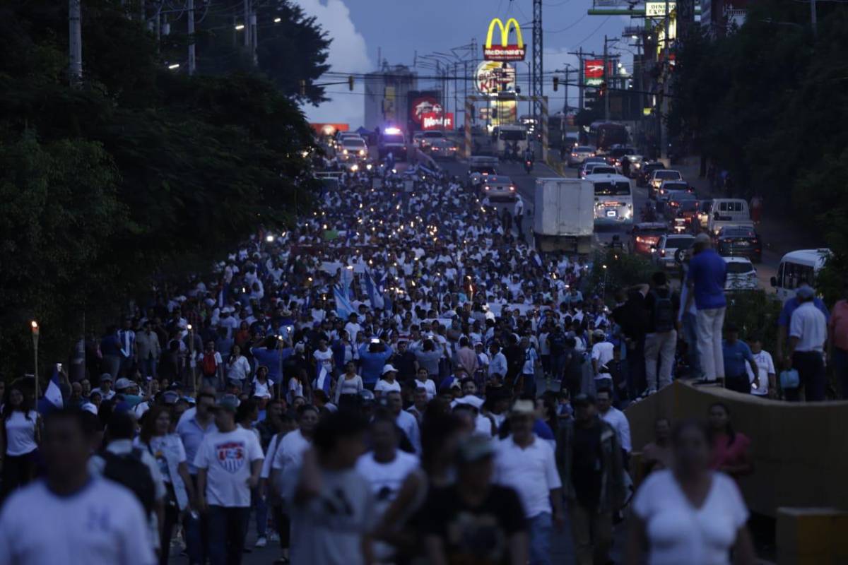 La movilización inició en la Kennedy y finalizará en Casa Presidencial.