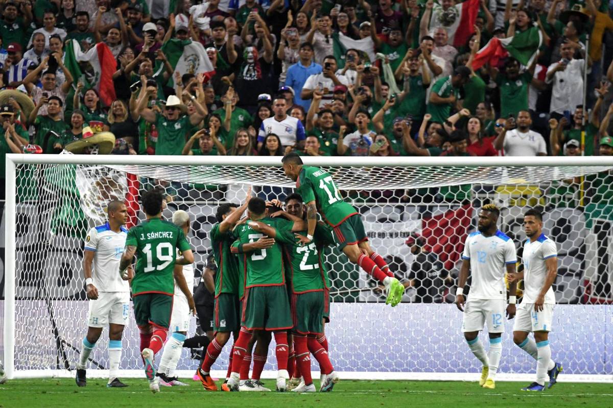 México se dio un festín a costas de la selección hondureña.