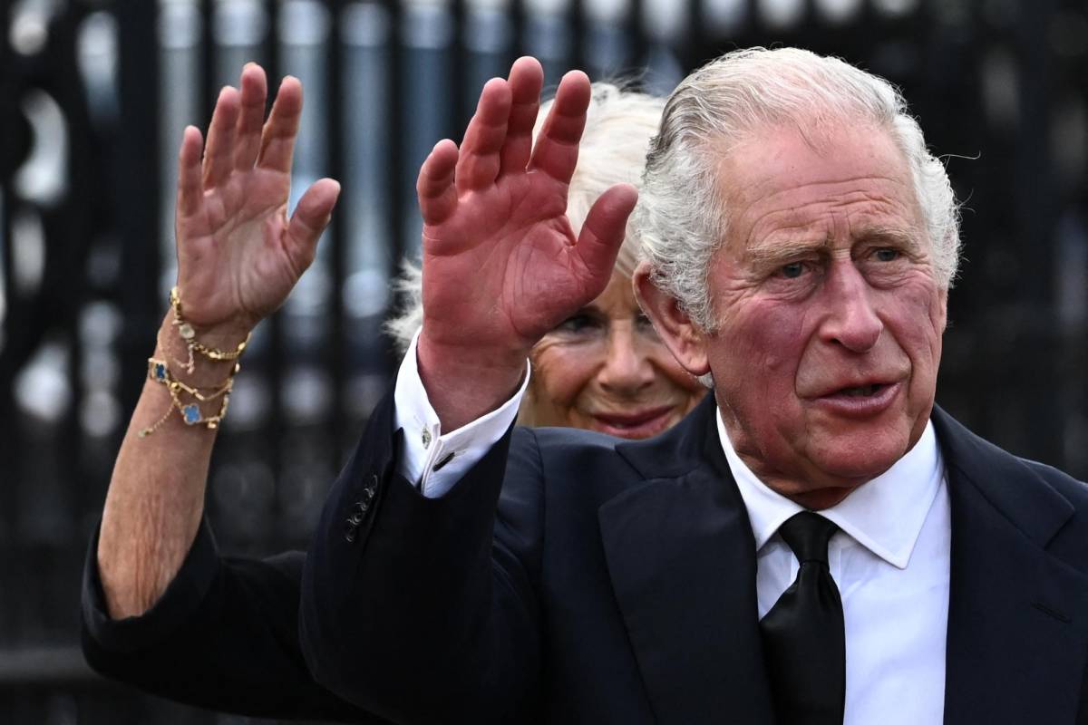 De luto por Isabel II, el Reino Unido abraza a Carlos III