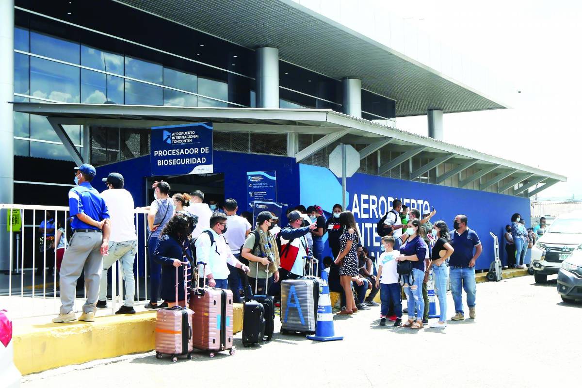 Hasta antes de la pandemia, por Toncontín viajaba un promedio de 900,000 pasajeros al año.