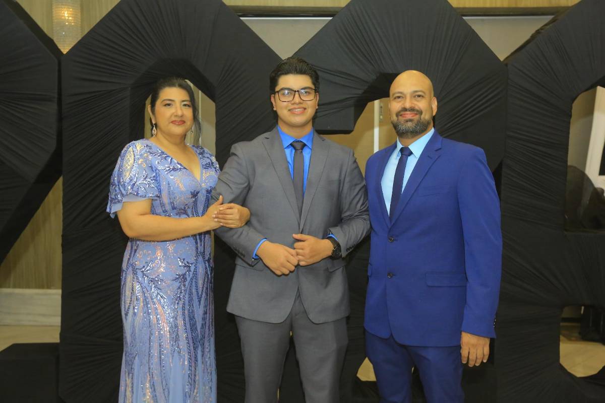 Una noche inolvidable para los 22 seniors de Big Step Institute