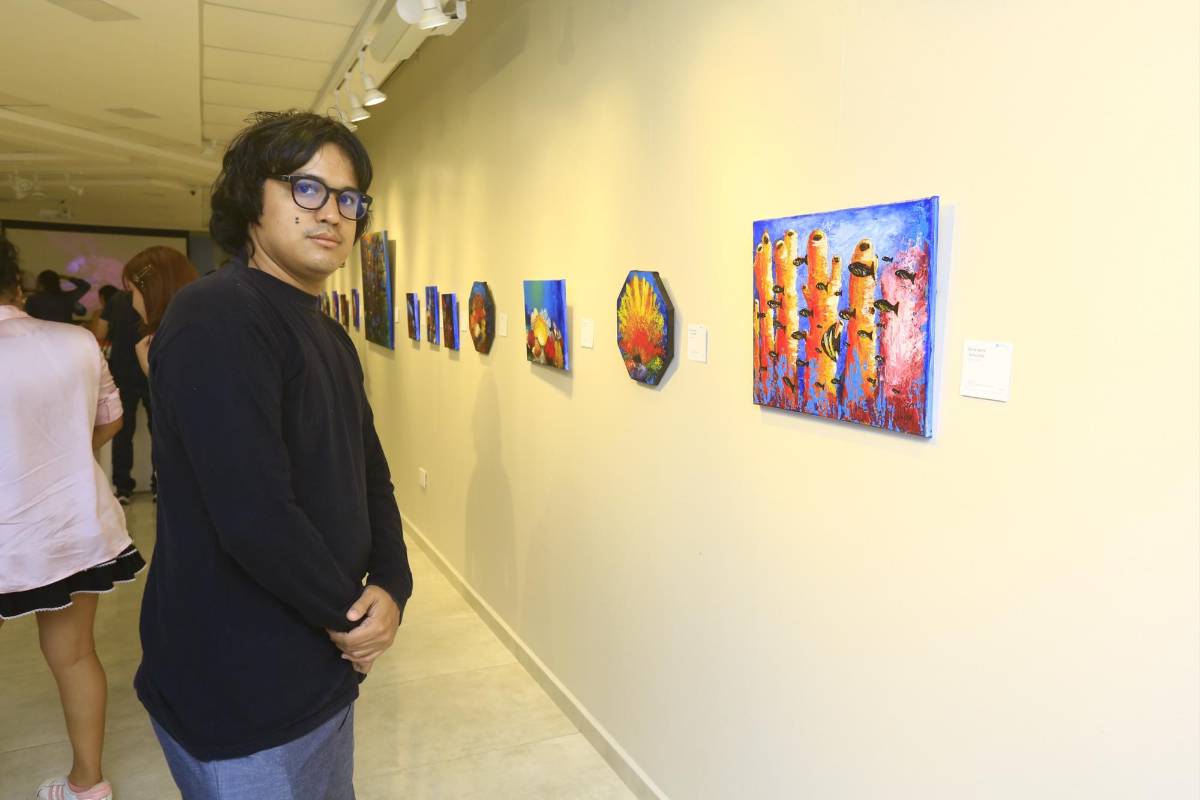 Julio César Contreras presenta “Arrecifes y colores”: arte marino y conciencia ambiental